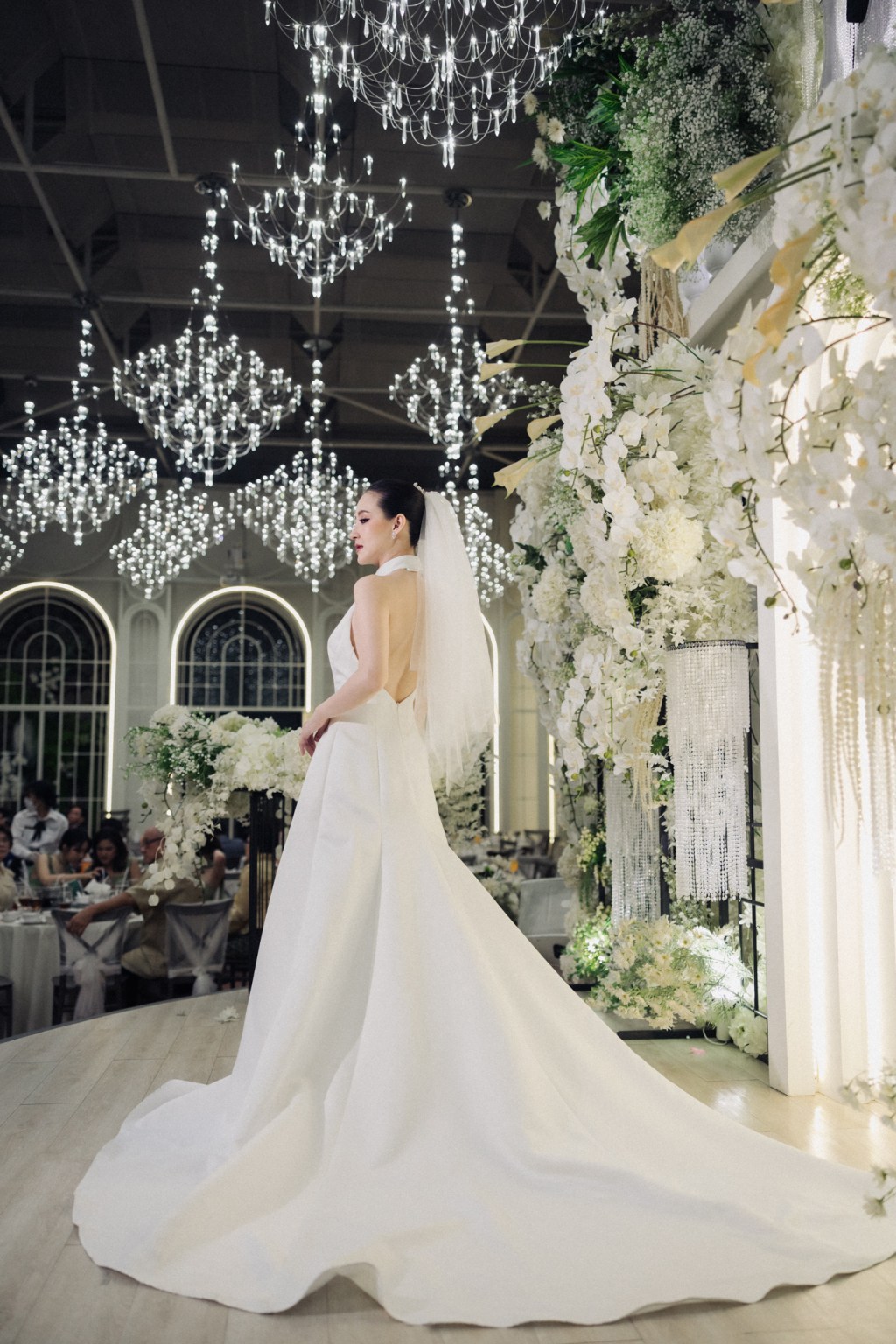 ชุดแต่งงานสำหรับคนตัวเล็กสูงไม่ถึง 160 ใส่ทรงไหนให้ดูสูงและดูแพง