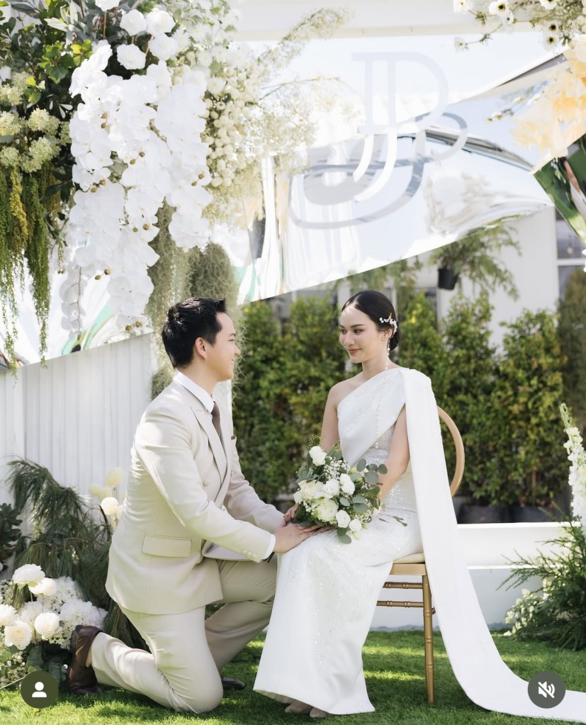 ชุดไทยพิธีมงคลสมรส