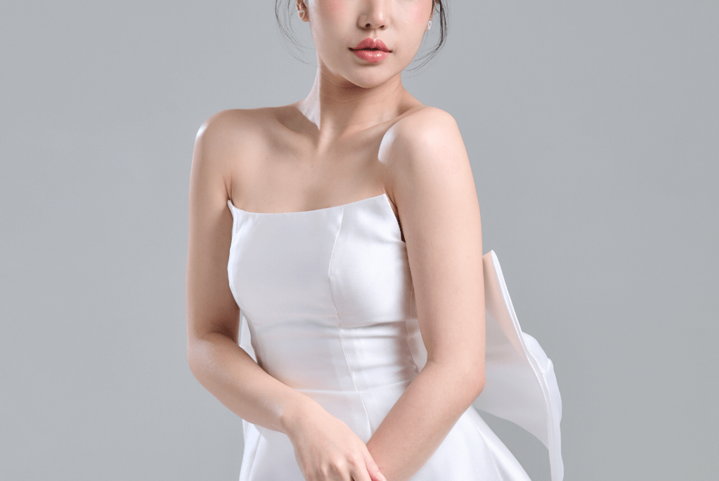 จากชุดในฝันสู่ชุดจริง…สวยโดดเด่นในชุดเกาะอกอย่างมั่นใจ