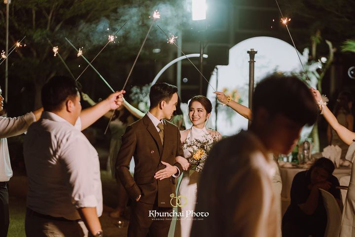 ทำไมเจ้าบ่าว–เจ้าสาวควรเลือกชุดแต่งงานล่วงหน้า?