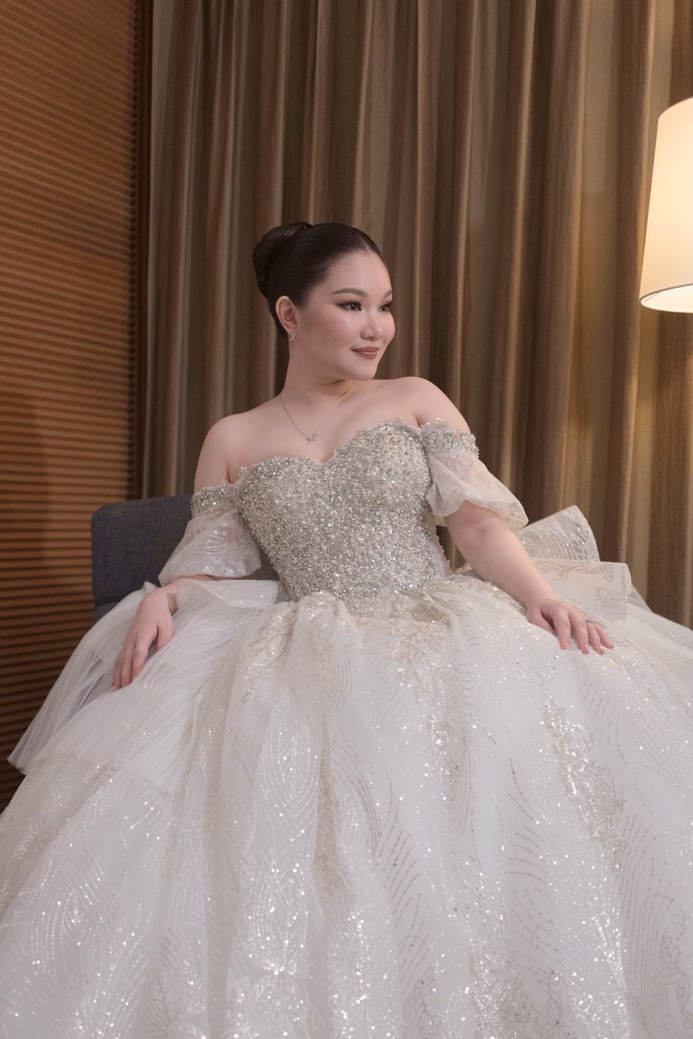 ชุดแต่งงาน corset เก็บเอว
ชุดแต่งงานคอรูปหัวใจช่วยให้ลุคหวานและดูมีสัดส่วน