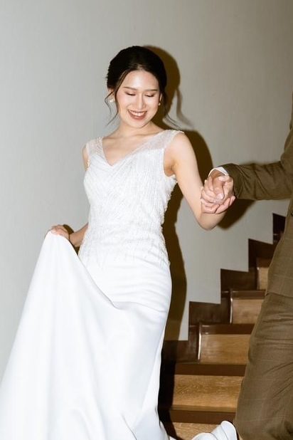 ชุดแต่งงานคอวี