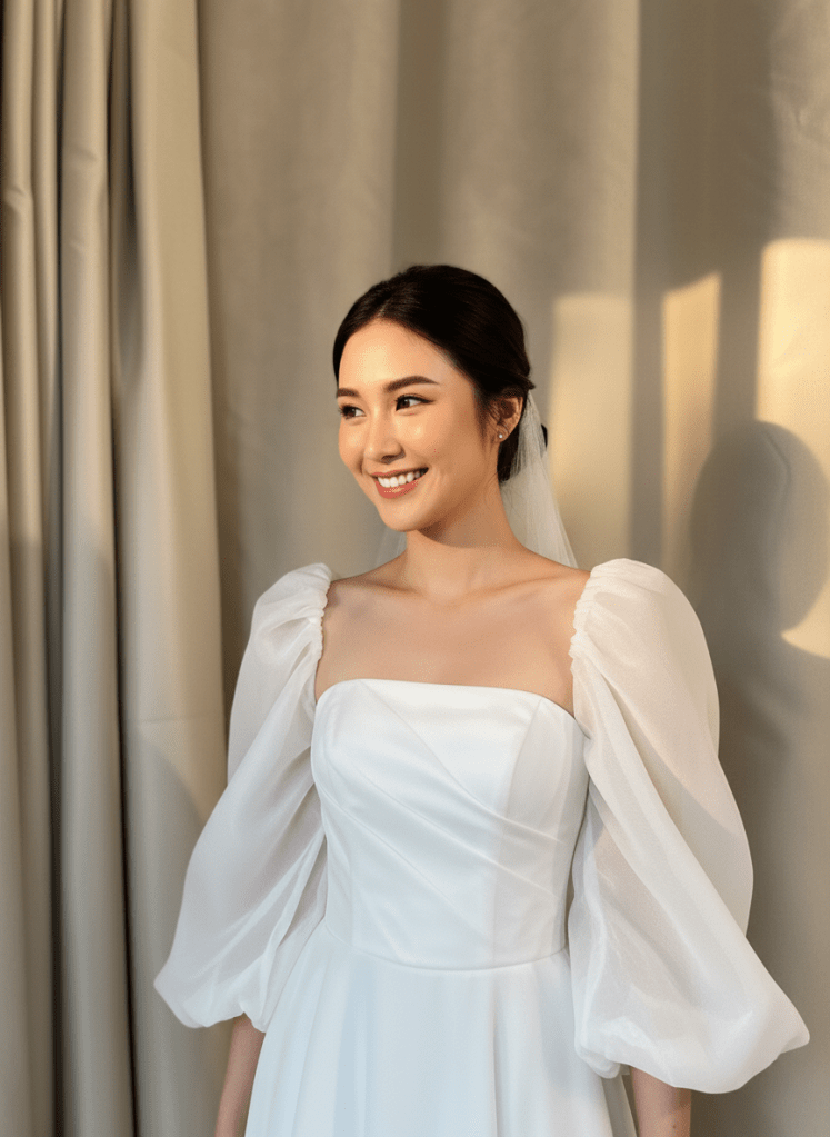 ชุดแต่งงานคอเหลี่ยมช่วยลดความเด่นของไหล่