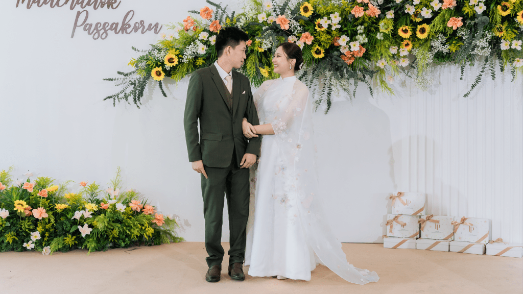 ชุดแต่งงาน ชุดเจ้าสาว สูทเจ้าบ่าว ชุดหมั้น ชุดไทยแต่งงาน-02