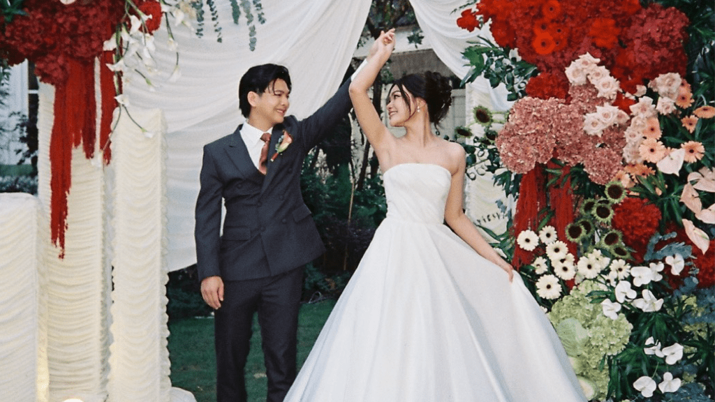 ชุดแต่งงาน ชุดเจ้าสาว สูทเจ้าบ่าว ชุดหมั้น ชุดไทยแต่งงาน-02