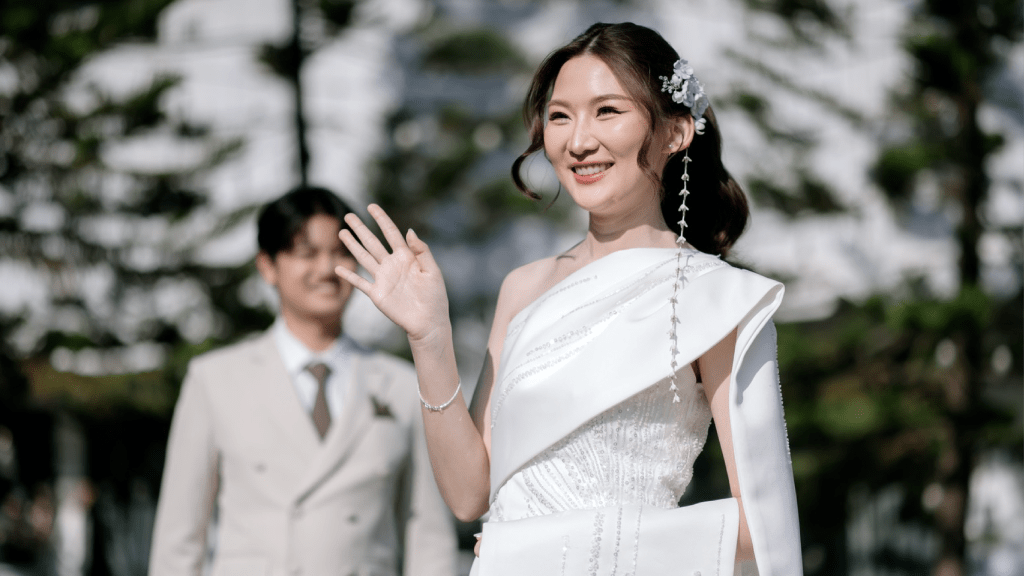 ชุดแต่งงาน ชุดเจ้าสาว สูทเจ้าบ่าว ชุดหมั้น ชุดไทยแต่งงาน-02