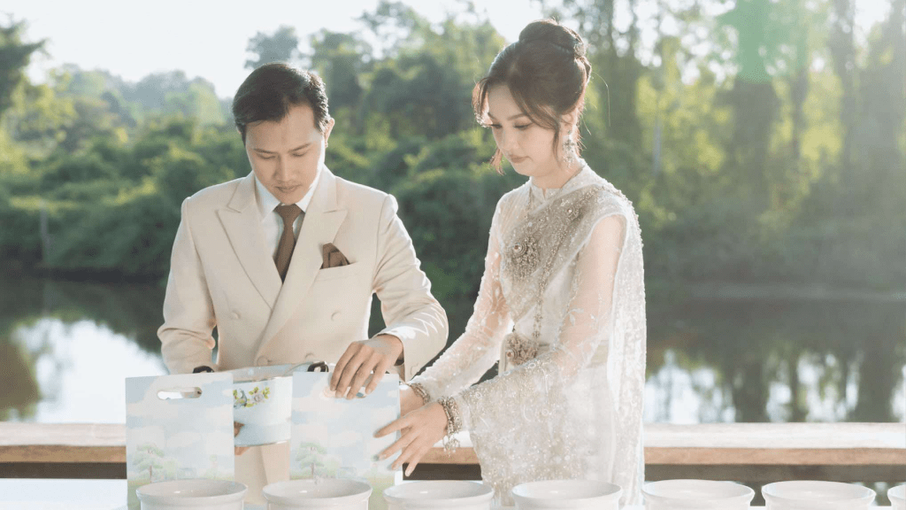 ชุดแต่งงาน ชุดเจ้าสาว สูทเจ้าบ่าว ชุดหมั้น ชุดไทยแต่งงาน-02